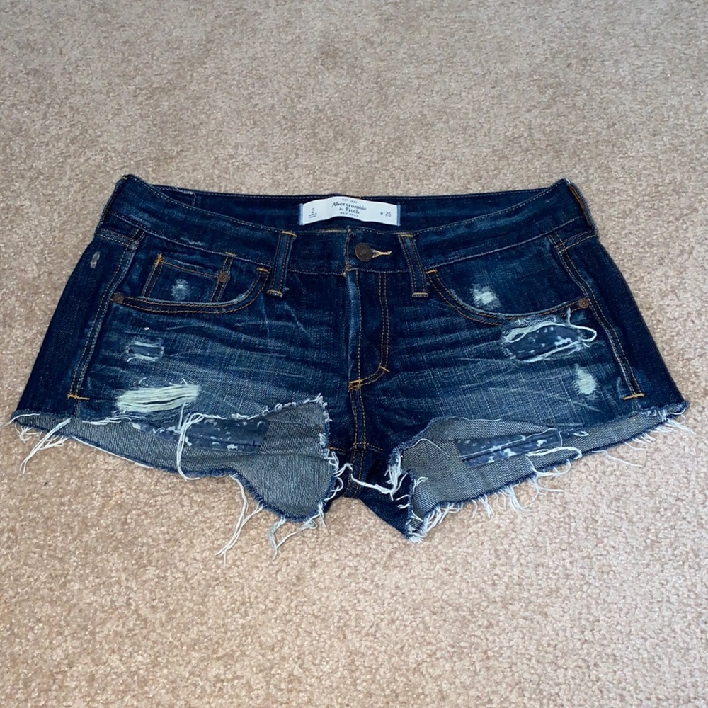 A&F Dark Distressed Classic Denim Shorts 🍭